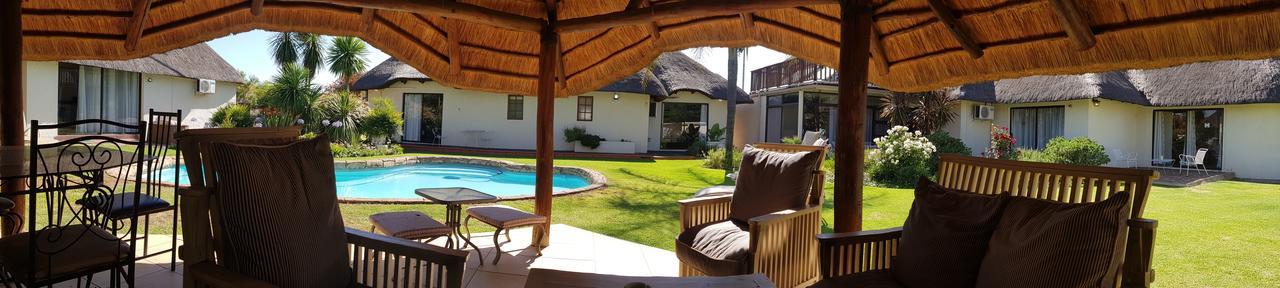 12 On Vaal Drive Guesthouse Vanderbijlpark Exterior foto